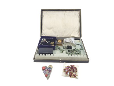 Lot 583 - A MISCELLANEOUS COLLECTION OF COSTUME...