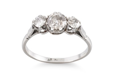 Lot 126 - AN OLD CUT DIAMOND THREE STONE RING, the old...