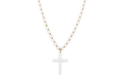 Lot 133 - A CULTURED PEARL NECK CHAIN & CROSS, the...