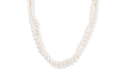 Lot 134 - A TWO STRANDED CULTURED PEARL NECKLACE, to a...
