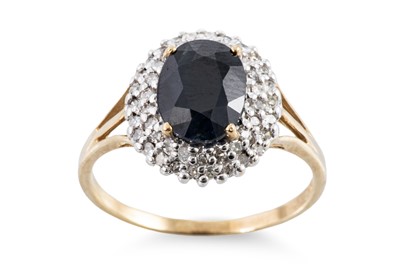 Lot 144 - A DIAMOND AND SAPPHIRE CLUSTER RING, the oval...