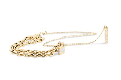 Lot 146 - A COSTUME JEWELLERY CURB LINK NECKCHAIN BY...