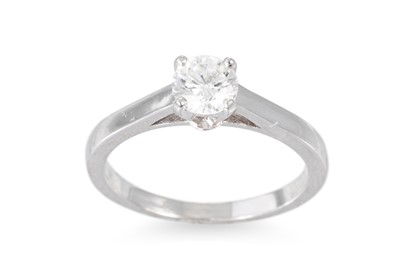 Lot 379 - A DIAMOND SOLITAIRE RING, the brilliant cut...