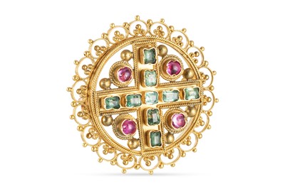 Lot 413 - AN ANTIQUE CANNETILLE WORK EMERALD AND RUBY...