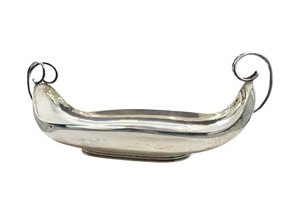 Lot 542 - A LARGE TWIN HANDLED MEXICAN STERLING SILVER (....