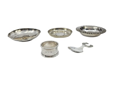 Lot 546 - A COLLECTION OF SILVER ITEMS, to include a...