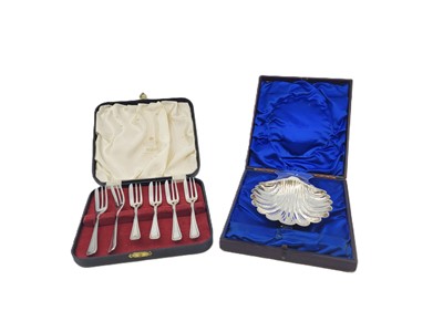 Lot 550 - A PRE-WAR SILVER SHELL SHAPED BUTTER DISH,...