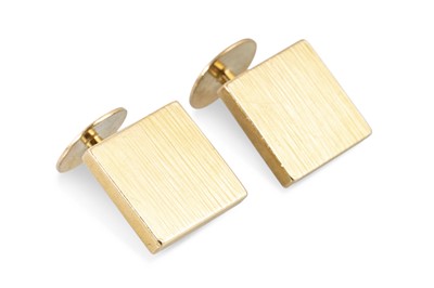 Lot 199 - A SUITE OF GENTLEMAN'S 18CT YELLOW GOLD ITEMS,...