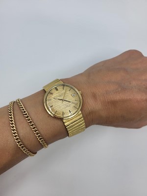 Lot 199 - A SUITE OF GENTLEMAN'S 18CT YELLOW GOLD ITEMS,...
