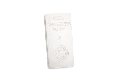 Lot 552 - A 1 KG BAR OF FINE SILVER (.999), stamped...