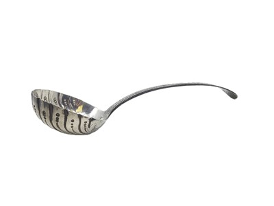 Lot 553 - AN ANTIQUE MID VICTORIAN IRISH SILVER BOW...