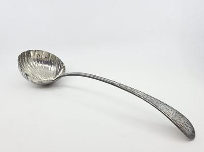 Lot 553 - AN ANTIQUE MID VICTORIAN IRISH SILVER BOW...