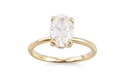 Lot 431 - A DIAMOND SOLITAIRE RING, the oval diamond...