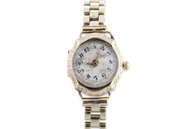 Lot 462 - A LADY'S VINTAGE GOLD WRIST WATCH,...