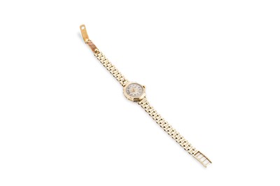 Lot 462 - A LADY'S VINTAGE GOLD WRIST WATCH,...