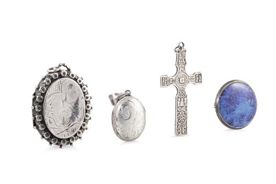 Lot 195 - AN ANTIQUE SILVER PHOTO LOCKET, and another, a...