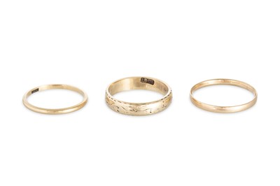 Lot 339 - THREE 18CT GOLD WEDDING BANDS, 5.92 g.