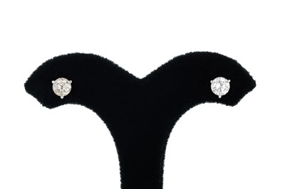 Lot 433 - A PAIR OF DIAMOND STUD EARRINGS, the round...