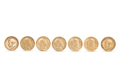 Lot 499 - SEVEN EDWARDIAN AND GEORGE V 22CT GOLD ENGLISH...