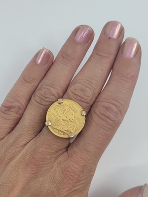 Lot 500 - A VICTORIAN 22CT GOLD FULL SOVEREIGN COIN...