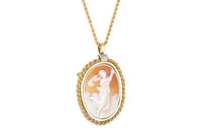 Lot 304 - AN 18CT GOLD FRAMED CAMEO BROOCH/PENDANT,...