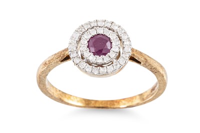 Lot 150 - A RUBY AND DIAMOND TARGET STYLE CLUSTER RING,...