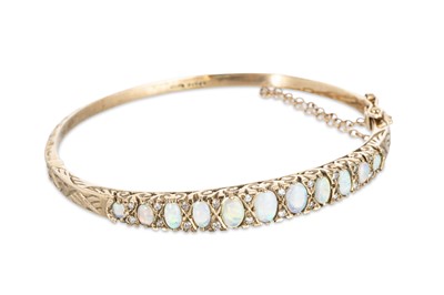 Lot 323 - A 9CT YELLOW GOLD HINGED BANGLE, set with...
