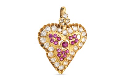 Lot 319 - A YELLOW GOLD HEART PENDANT, possibly Asian,...