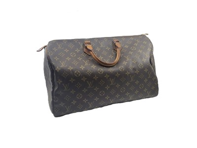 Lot 556 - A LADY'S LOUIS VUITTON  MONOGRAM SPEEDY 40...