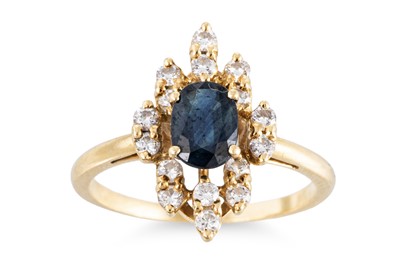 Lot 89 - A SAPPHIRE AND DIAMOND CLUSTER RING, the...