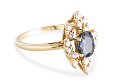 Lot 89 - A SAPPHIRE AND DIAMOND CLUSTER RING, the...