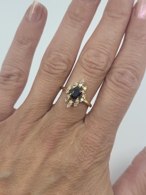 Lot 89 - A SAPPHIRE AND DIAMOND CLUSTER RING, the...
