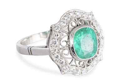 Lot 91 - AN EMERALD AND DIAMOND CLUSTER RING, the...