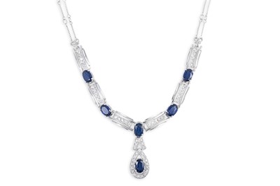 Lot 205 - A DIAMOND AND SAPPHIRE CLUSTER NECKLACE,...