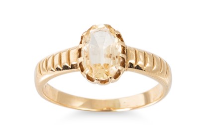 Lot 230 - A YELLOW TOPAZ RING, mounted in 18ct gold, 4g