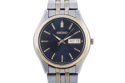 Lot 456 - A VINTAGE SEIKO WRIST WATCH, blue dial,...