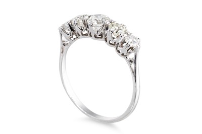 Lot 419 - A FIVE STONE DIAMOND RING, the brilliant cut...