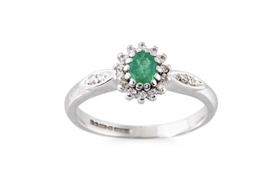Lot 255 - AN EMERALD AND DIAMOND THREE STONE RING, the...