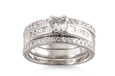 Lot 248 - A PRINCESS CUT DIAMOND SOLITAIRE RING, the...