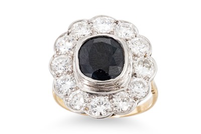 Lot 367 - A DIAMOND AND SAPPHIRE CLUSTER RING, the...