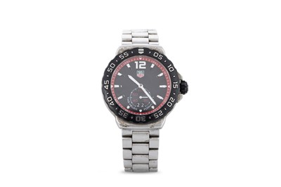 Lot 449 - A GENT'S TAG HEUER WRIST WATCH, black dial...