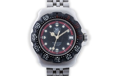 Lot 450 - A TAG HEUER WRIST WATCH, black dial with date,...
