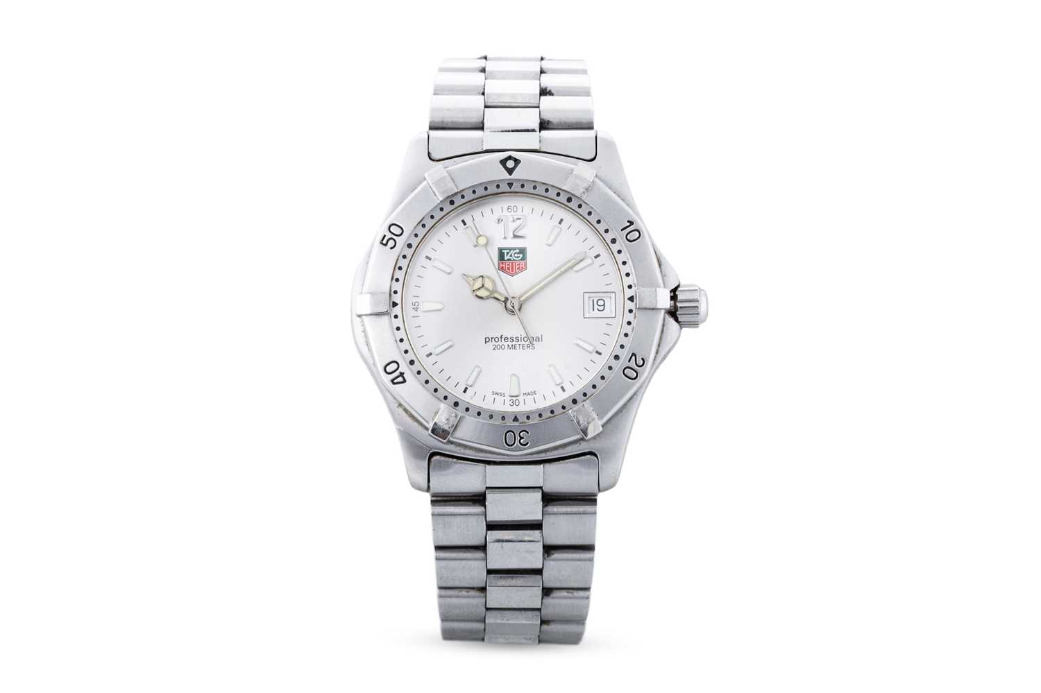 Lot 453 - A GENT'S TAG HEUER WRIST WATCH, silvered dial...