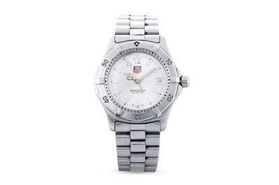 Lot 453 - A GENT'S TAG HEUER WRIST WATCH, silvered dial...