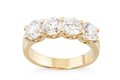 Lot 292 - A FOUR STONE DIAMOND RING, the brilliant cut...