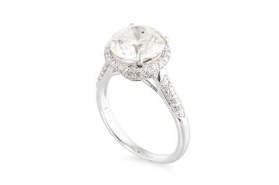 Lot 406 - A DIAMOND SOLITAIRE RING, the brilliant cut...