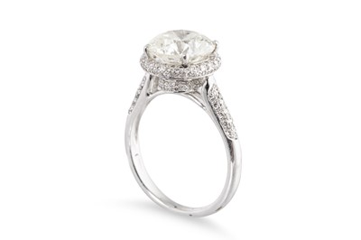 Lot 406 - A DIAMOND SOLITAIRE RING, the brilliant cut...