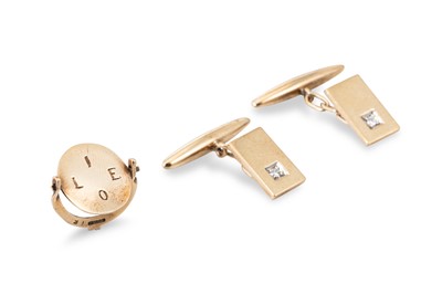 Lot 177 - A PAIR OF 9CT YELLOW GOLD DRESS CUFF LINKS,...