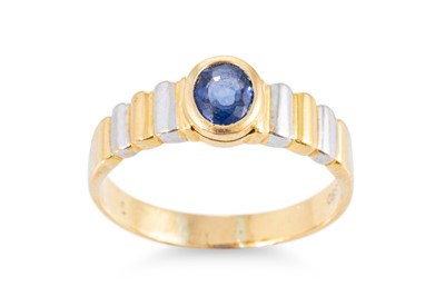 Lot 218 - A SAPPHIRE SET RING, mounted in 20ct gold,...