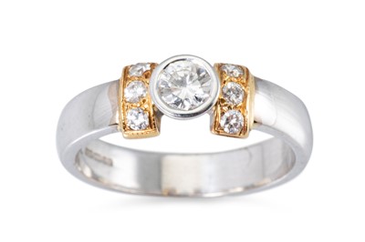 Lot 303 - A DIAMOND SOLITAIRE RING, the collet set...